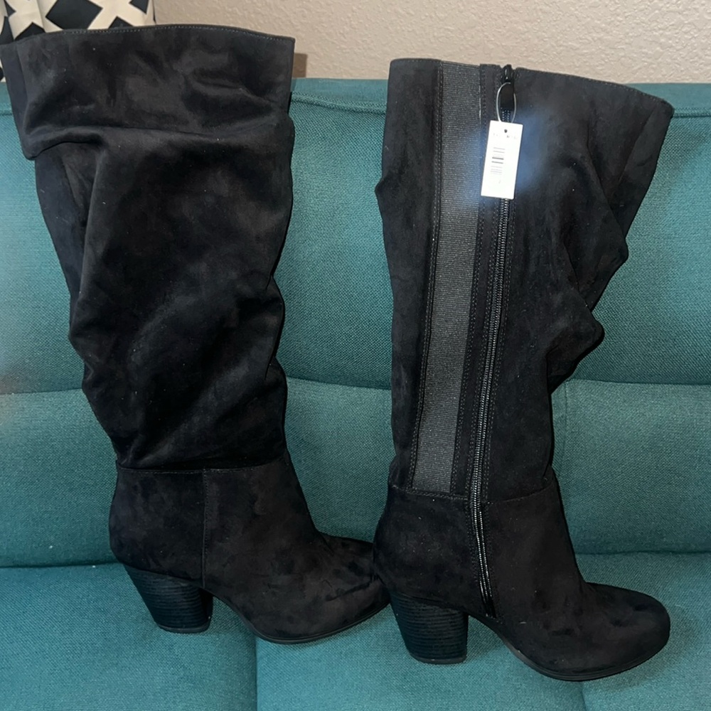Black, wide calf, suede, knee high boots.  Size 7 with 17inch opening. NWT.